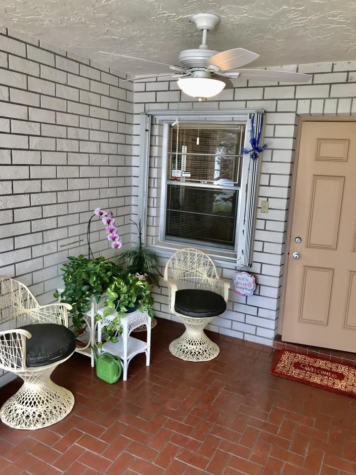 6333 Stanley Ln - Photo 4 of 37