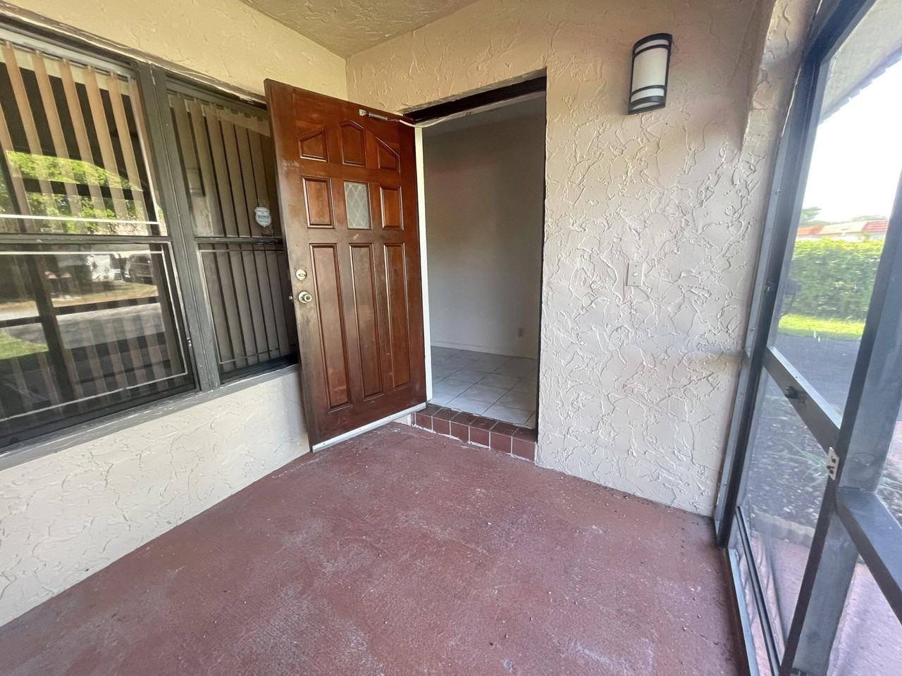 7112 Nw 78th Ave - Photo 2 of 16