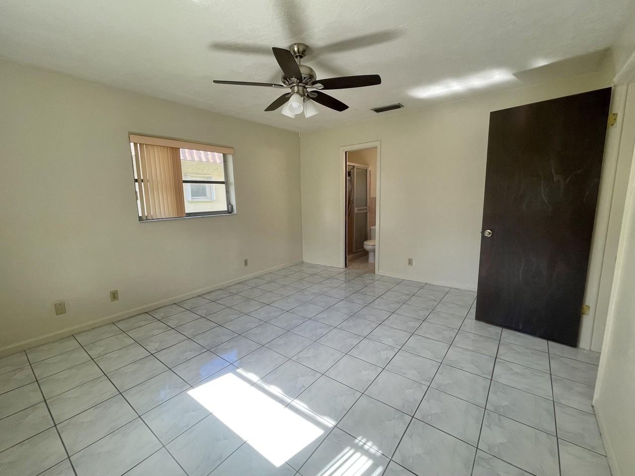7112 Nw 78th Ave - Photo 7 of 16