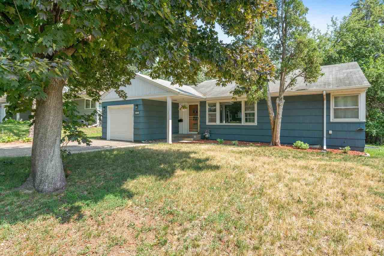 6819 Eliot View Rd - Photo 2 of 19