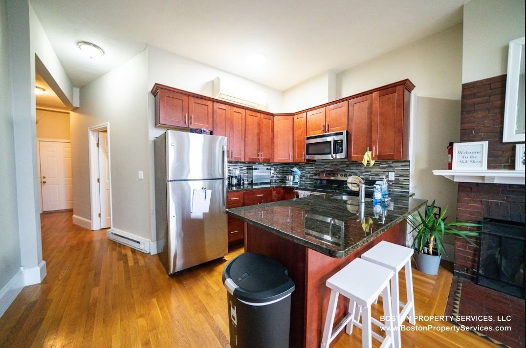 42 Bay State Rd #4R - Photo 2 of 15