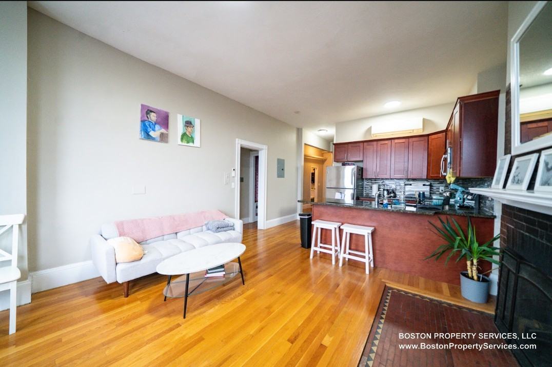 42 Bay State Rd #4R - Photo 3 of 15