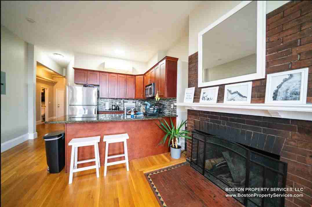 42 Bay State Rd #4R - Photo 5 of 15