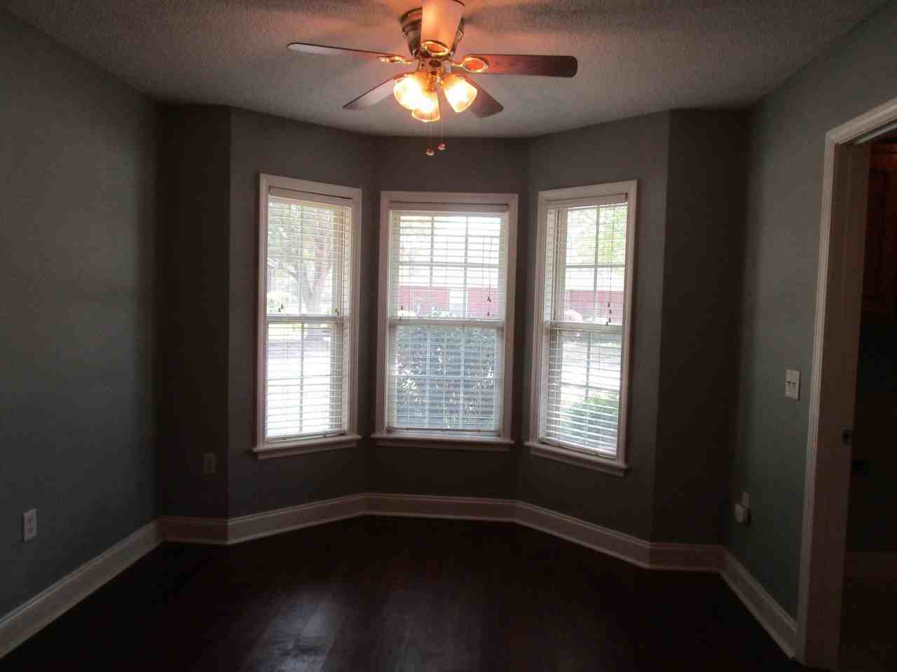 601 Brushwood Dr - Photo 7 of 18