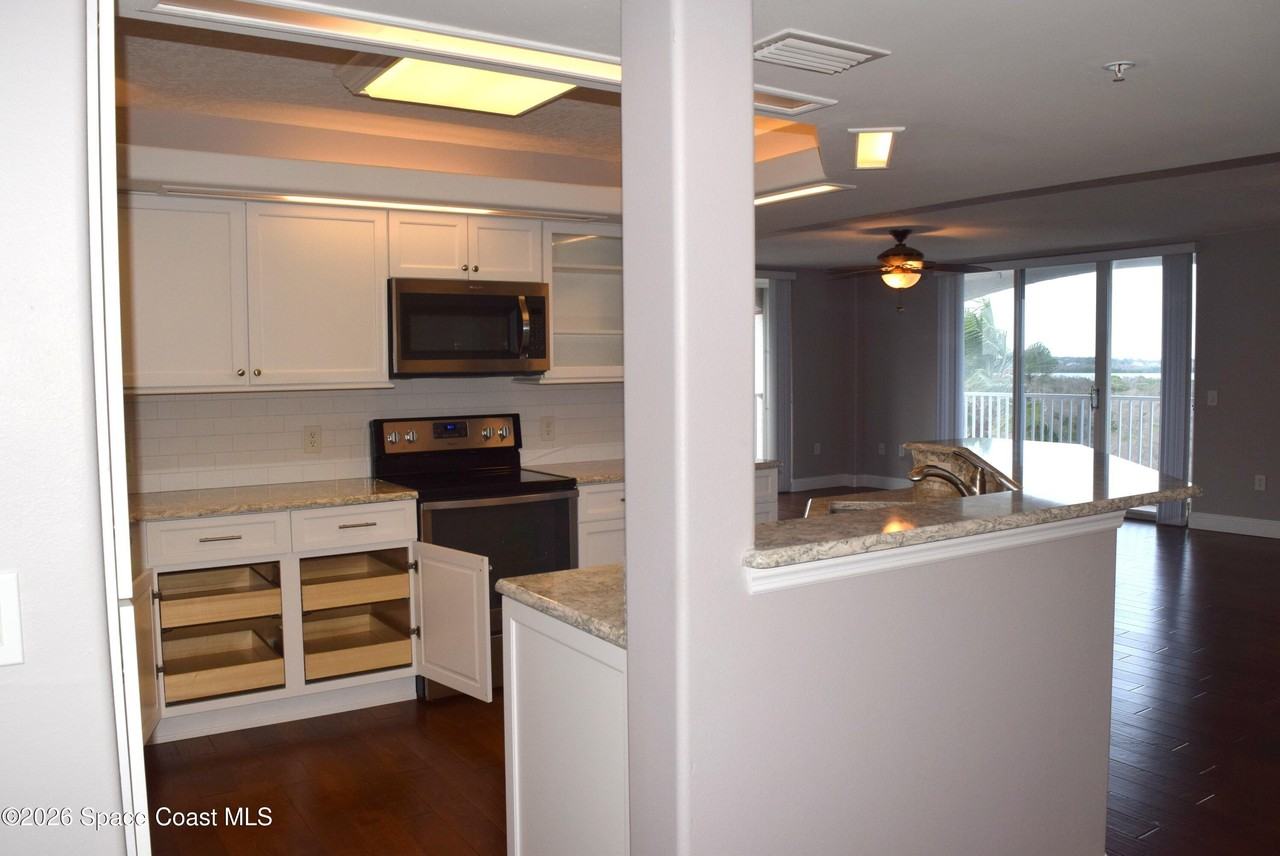 801 Del Rio Way #502 - Photo 6 of 25