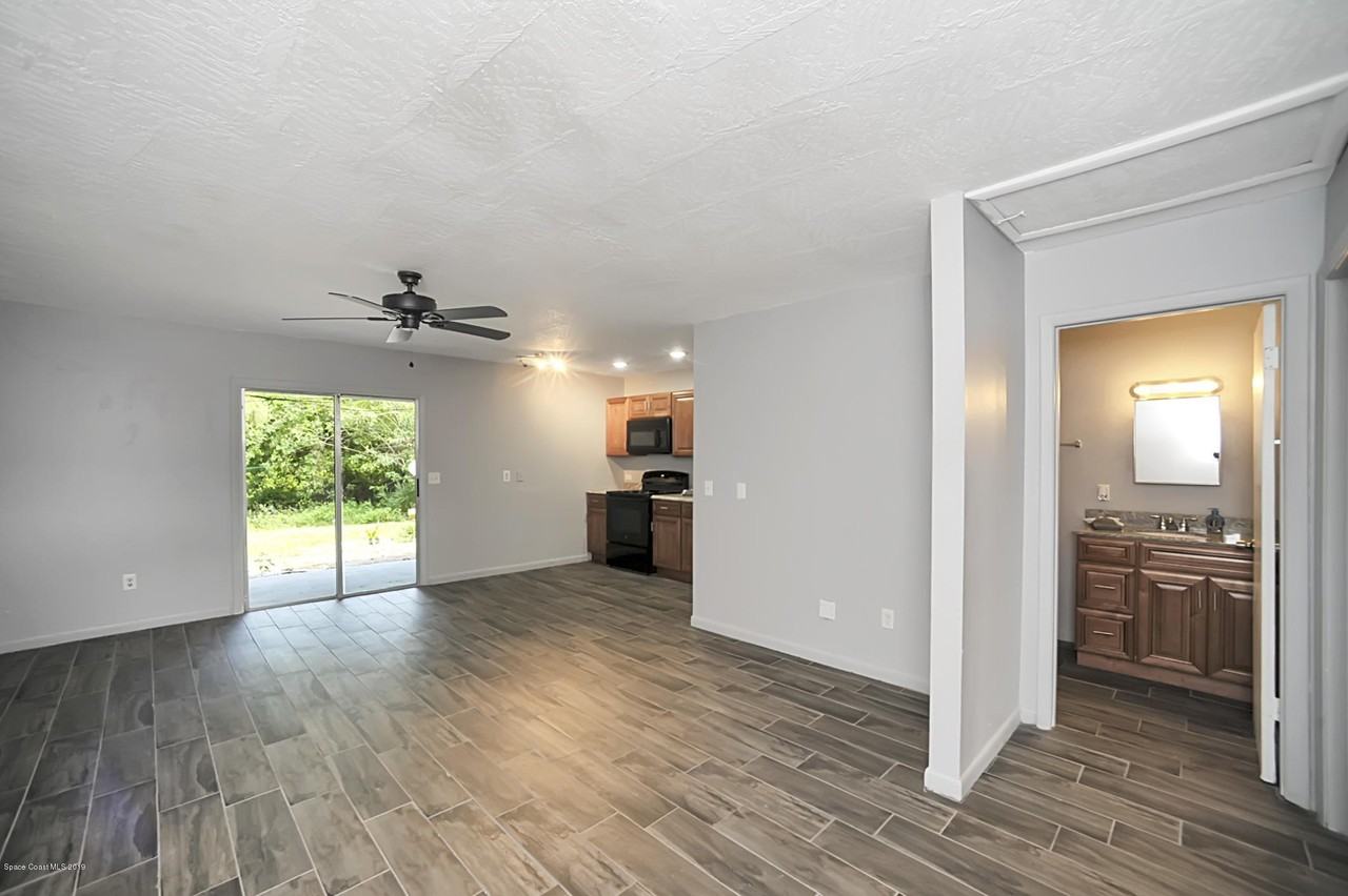 1928 Agora Cir Se #106 - Photo 3 of 10