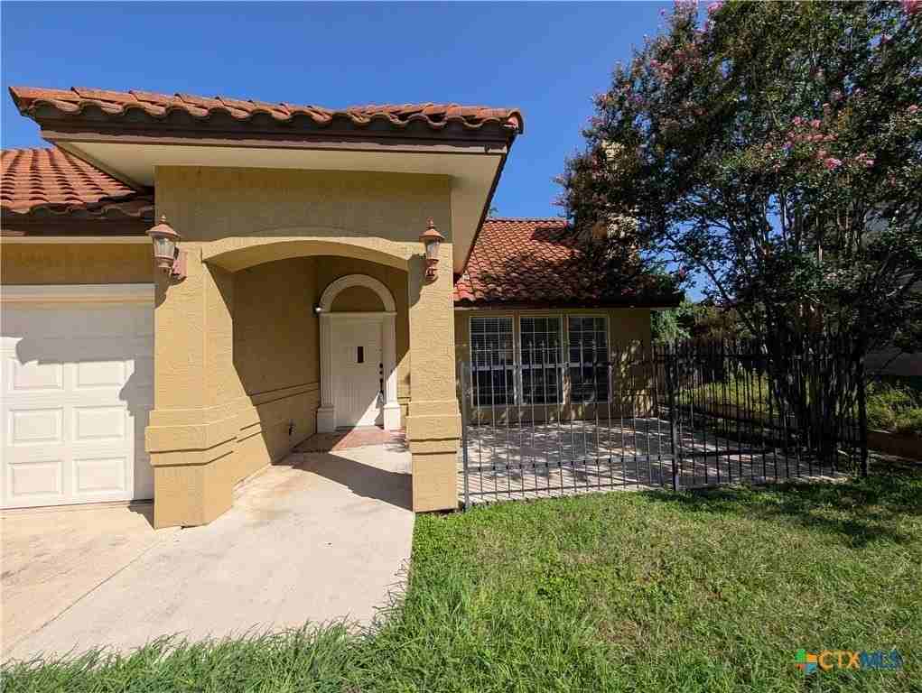 1043 Rivertree Dr - Photo 3 of 36