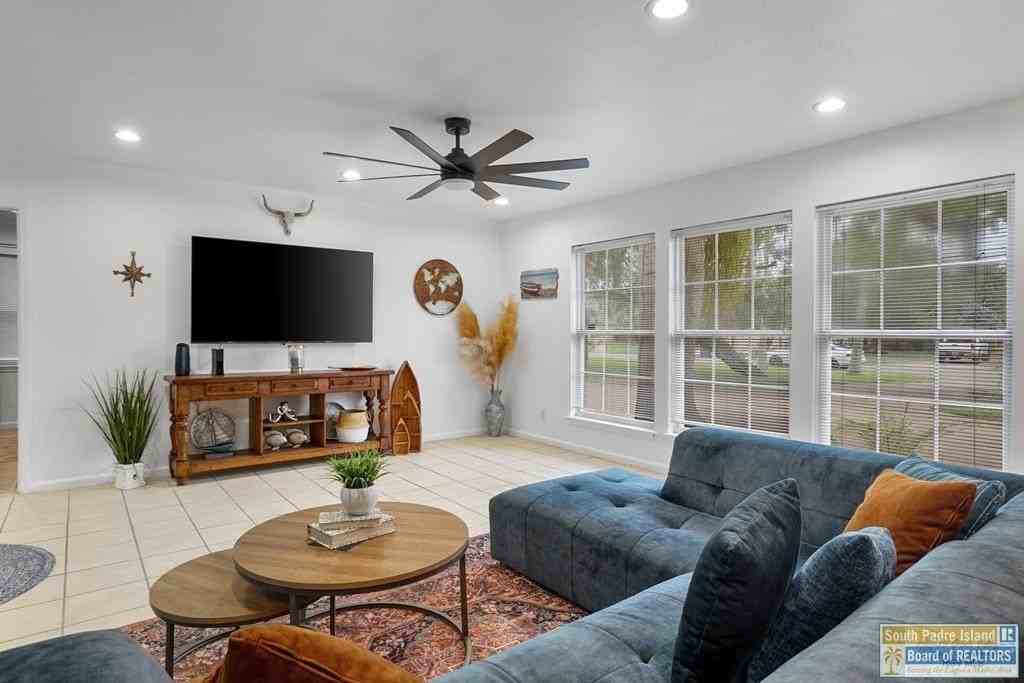 421 Mesquite Dr - Photo 4 of 21