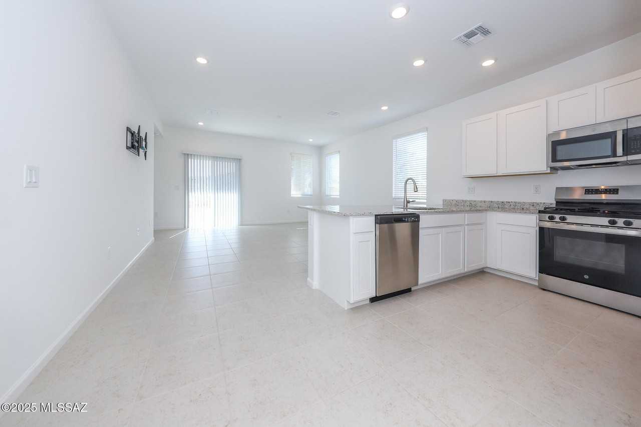 17581 S Desert Barberry Dr - Photo 2 of 18