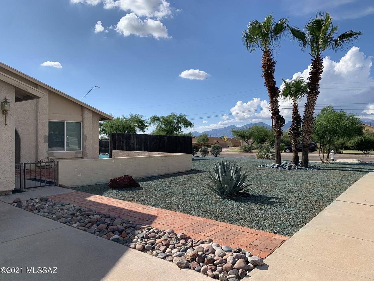 2602 S Black Moon Dr - Photo 2 of 31