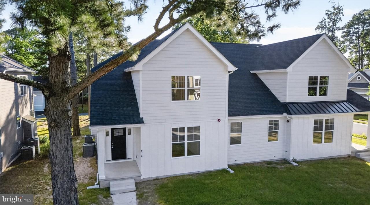 214 Chandler St - Photo 4 of 40
