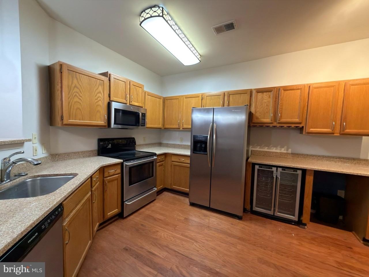 1426 Nutwood Ct - Photo 6 of 9