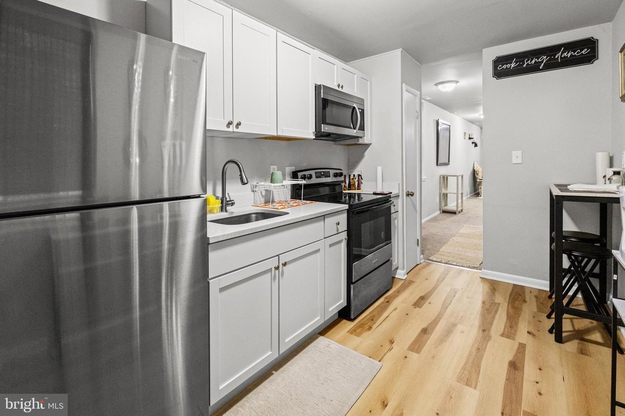 2236 Orleans St - Photo 4 of 20