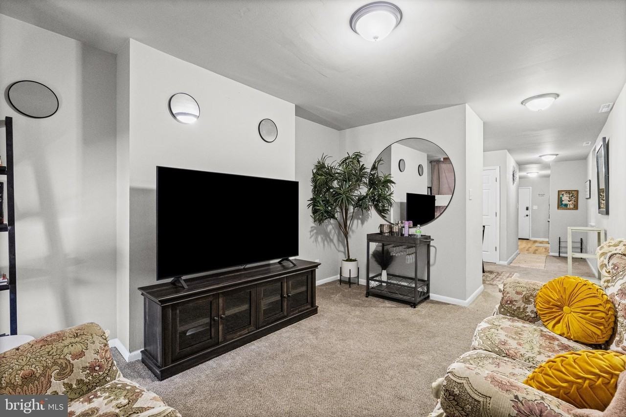 2236 Orleans St - Photo 6 of 20