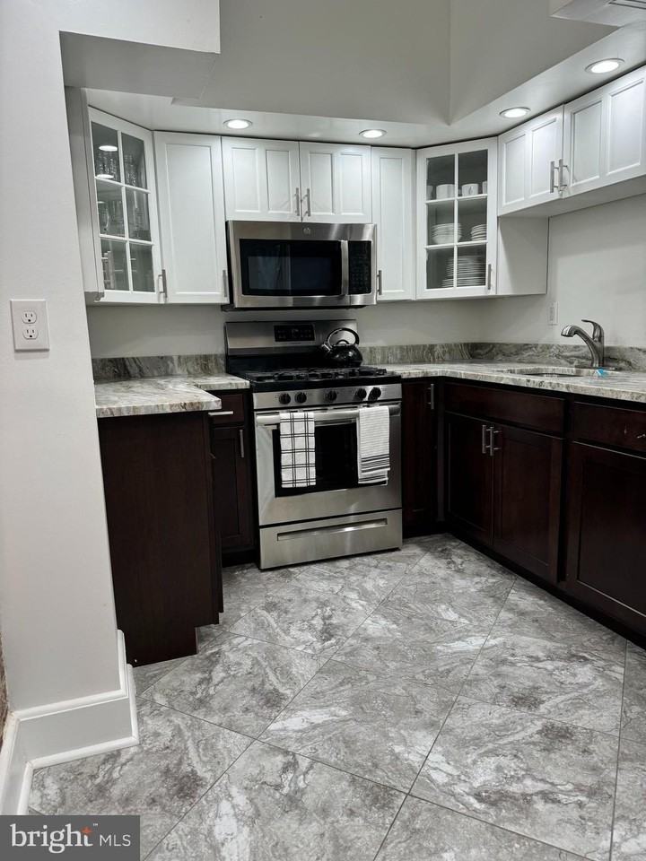 3401 Greenway #50 - Photo 5 of 12