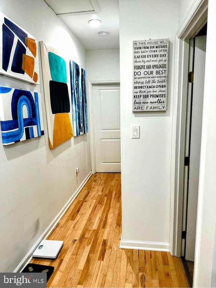 1529 N Bond St - Photo 3 of 50