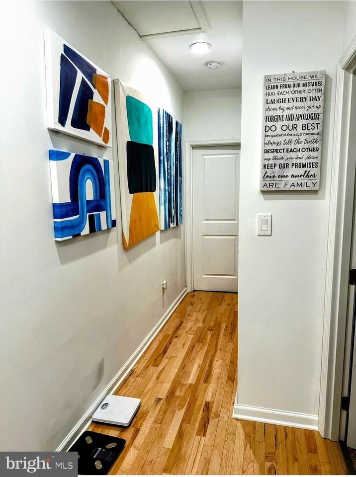 1529 N Bond St - Photo 4 of 50