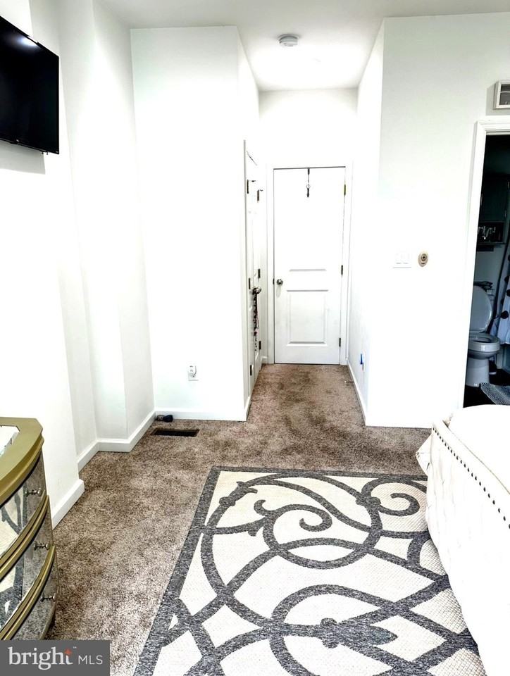 1529 N Bond St - Photo 7 of 50