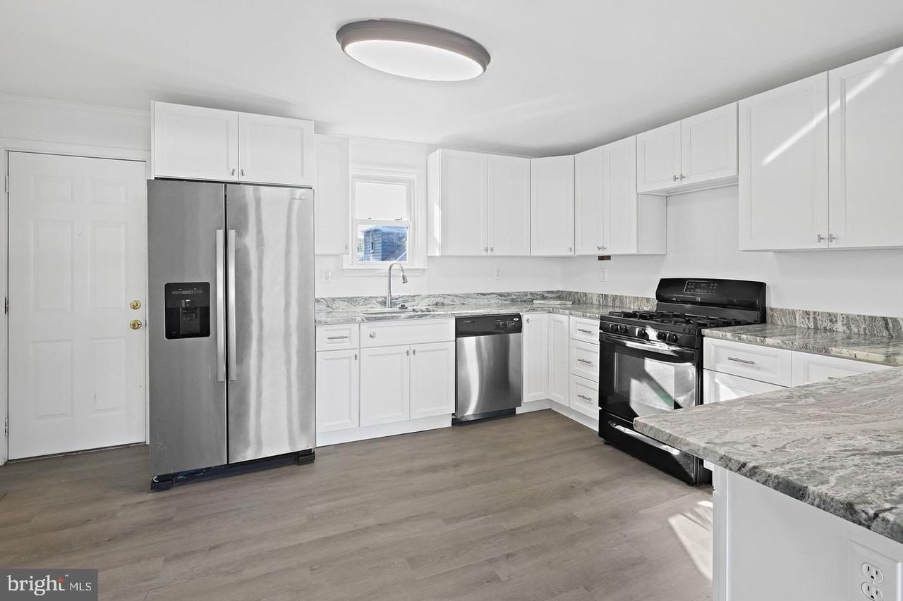 423 Ingleside Ave - Photo 7 of 21