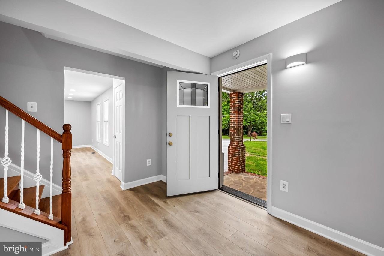 1520 Dorchester Ave - Photo 4 of 47