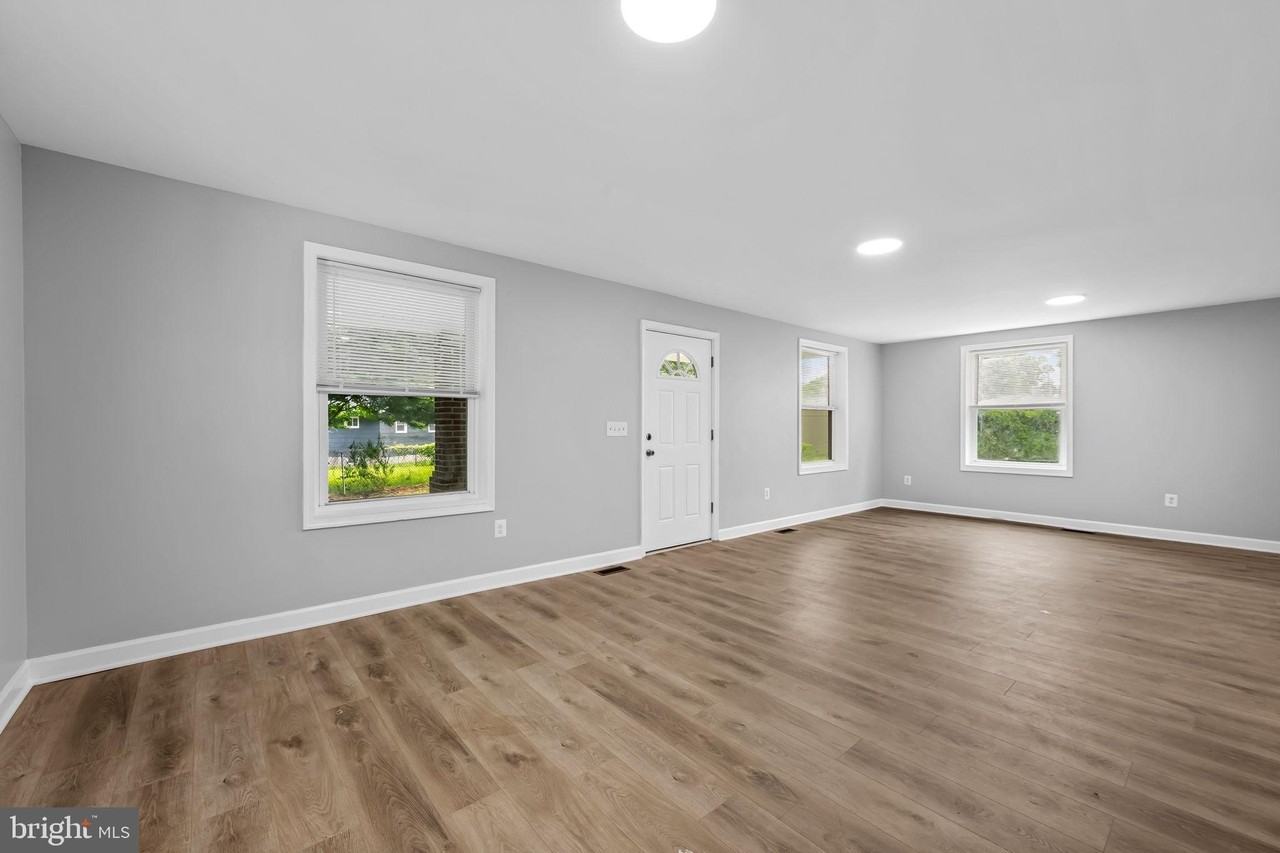 1520 Dorchester Ave - Photo 6 of 47