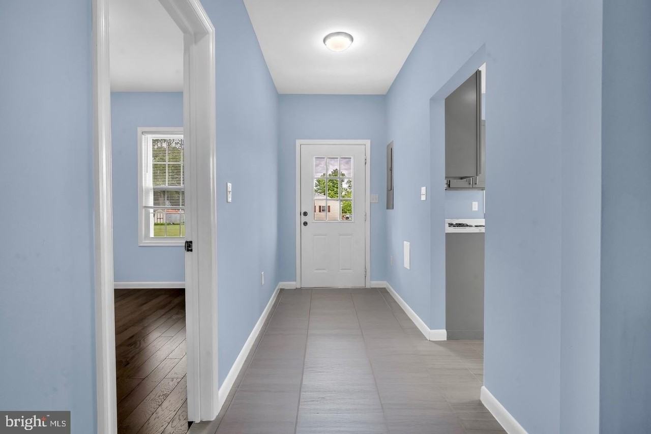 202 Oak St - Photo 6 of 32