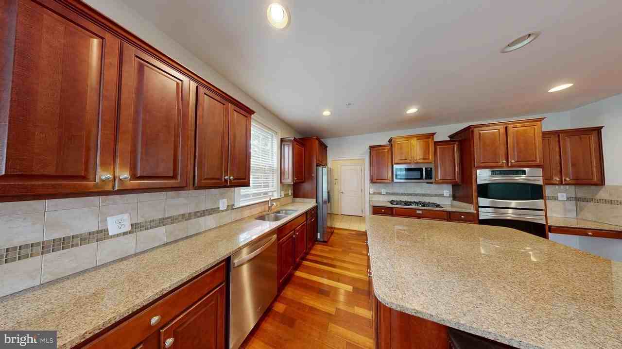 3041 Moore Ln - Photo 2 of 33