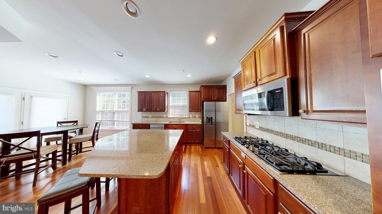 3041 Moore Ln - Photo 3 of 33
