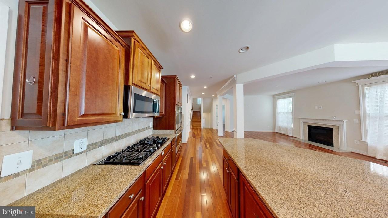 3041 Moore Ln - Photo 4 of 33