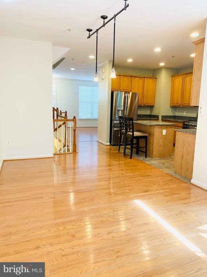 13706 Harvest Glen Way - Photo 6 of 21