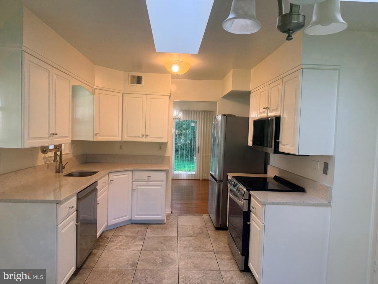 8626 Bunnell Dr - Photo 4 of 38
