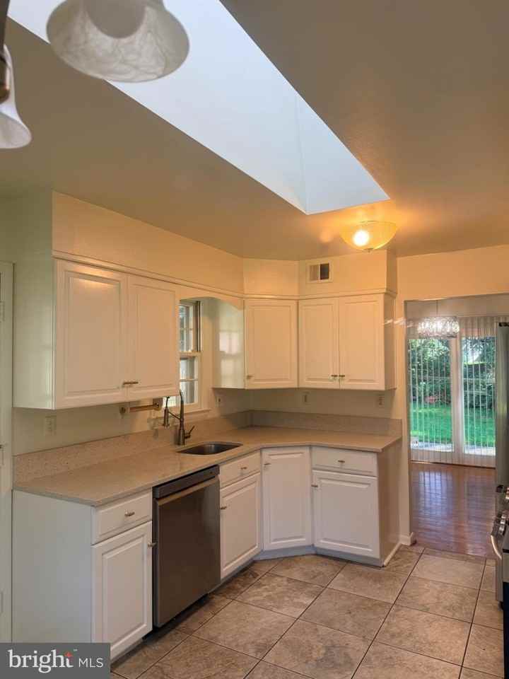 8626 Bunnell Dr - Photo 7 of 38