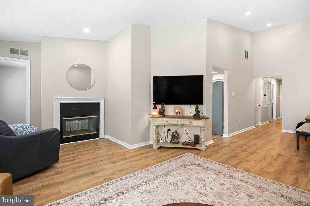 107 Sweetwater Dr - Photo 2 of 17