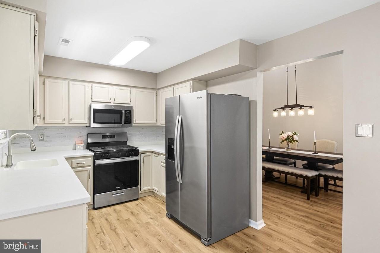 107 Sweetwater Dr - Photo 4 of 17