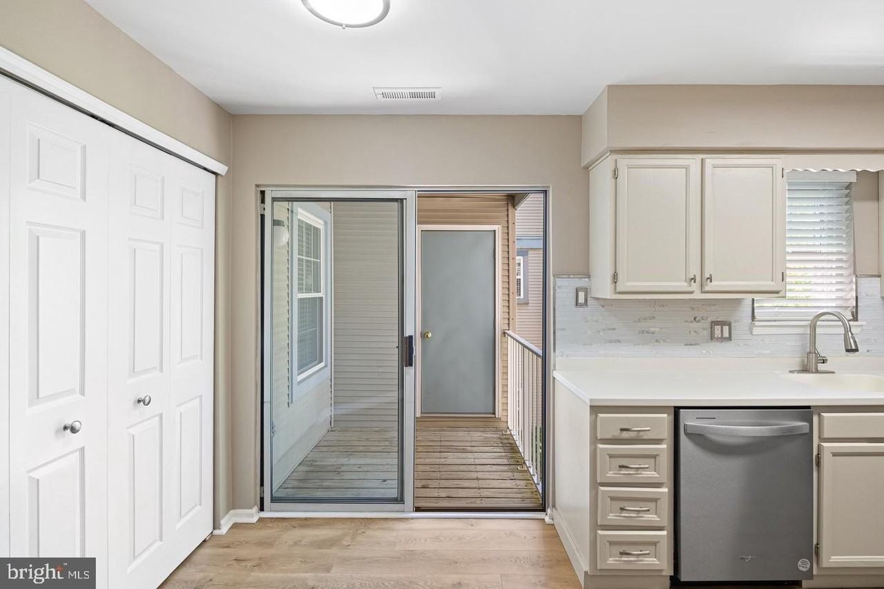 107 Sweetwater Dr - Photo 5 of 17