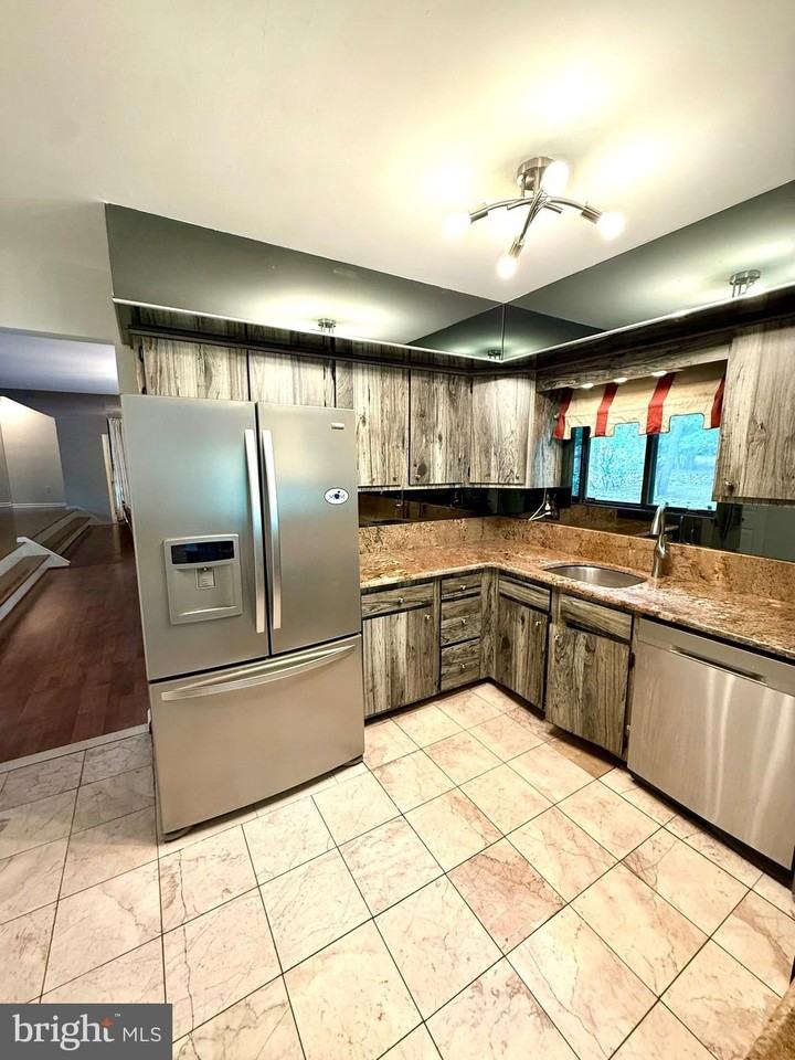 4 Hazelhurst Dr - Photo 2 of 50