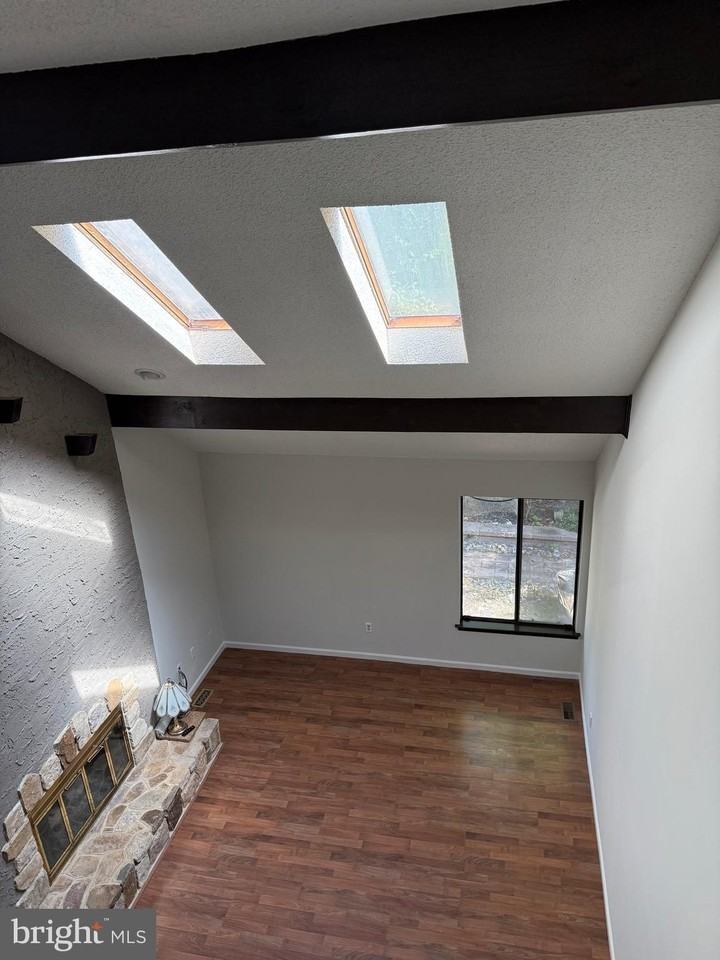 4 Hazelhurst Dr - Photo 6 of 50