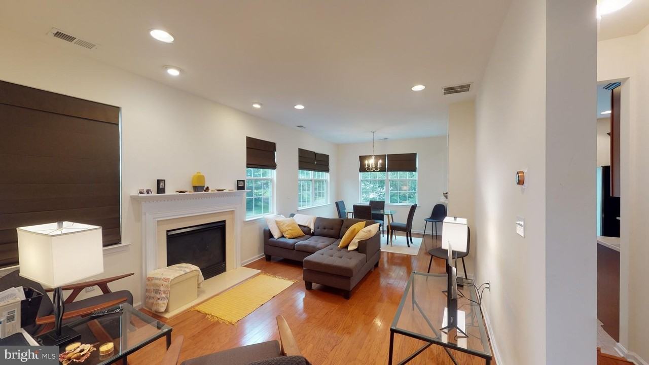 206 Concord Pl - Photo 4 of 37