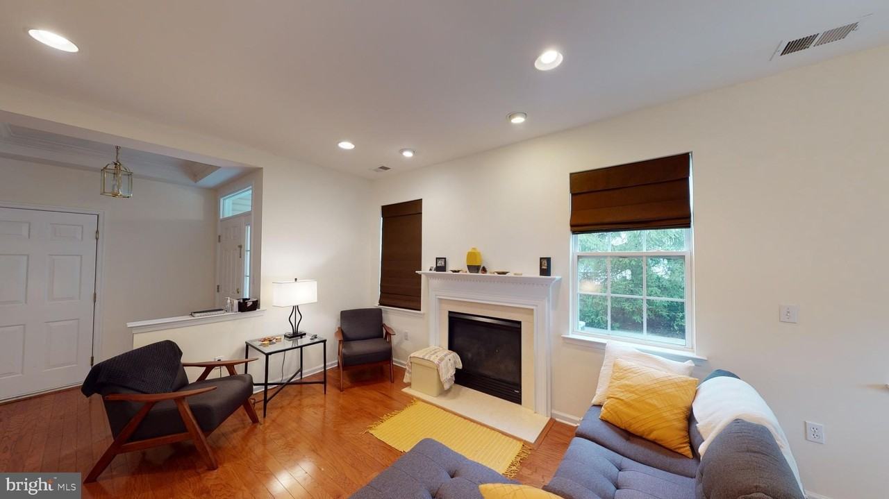 206 Concord Pl - Photo 6 of 37