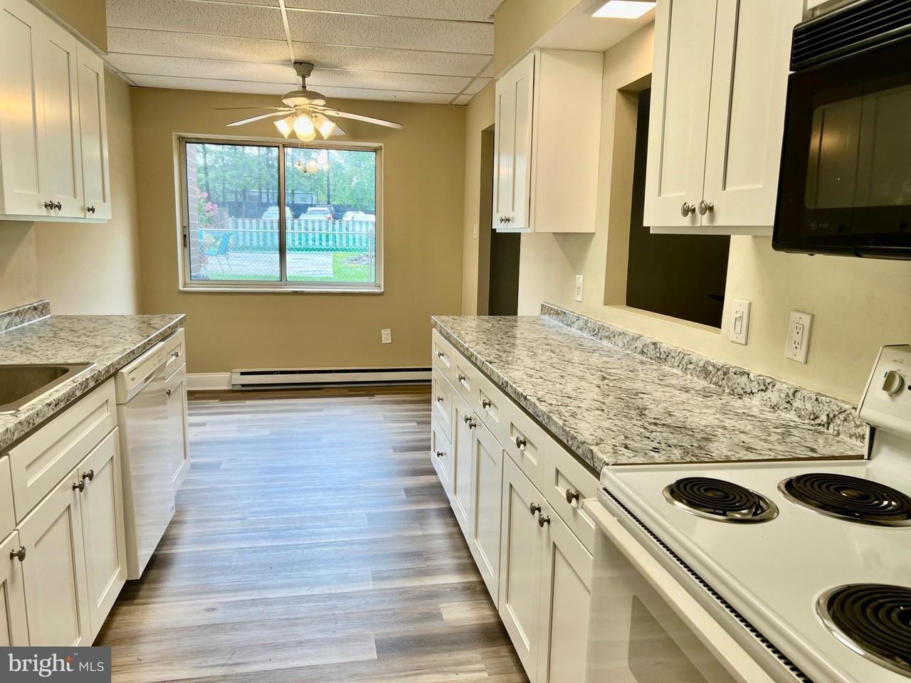 860 Lower Ferry Rd #1L - Photo 3 of 23