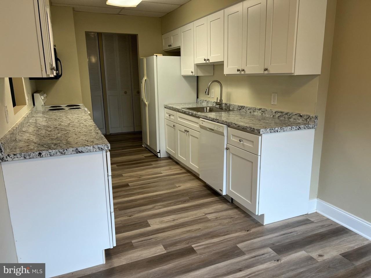 860 Lower Ferry Rd #1L - Photo 5 of 23