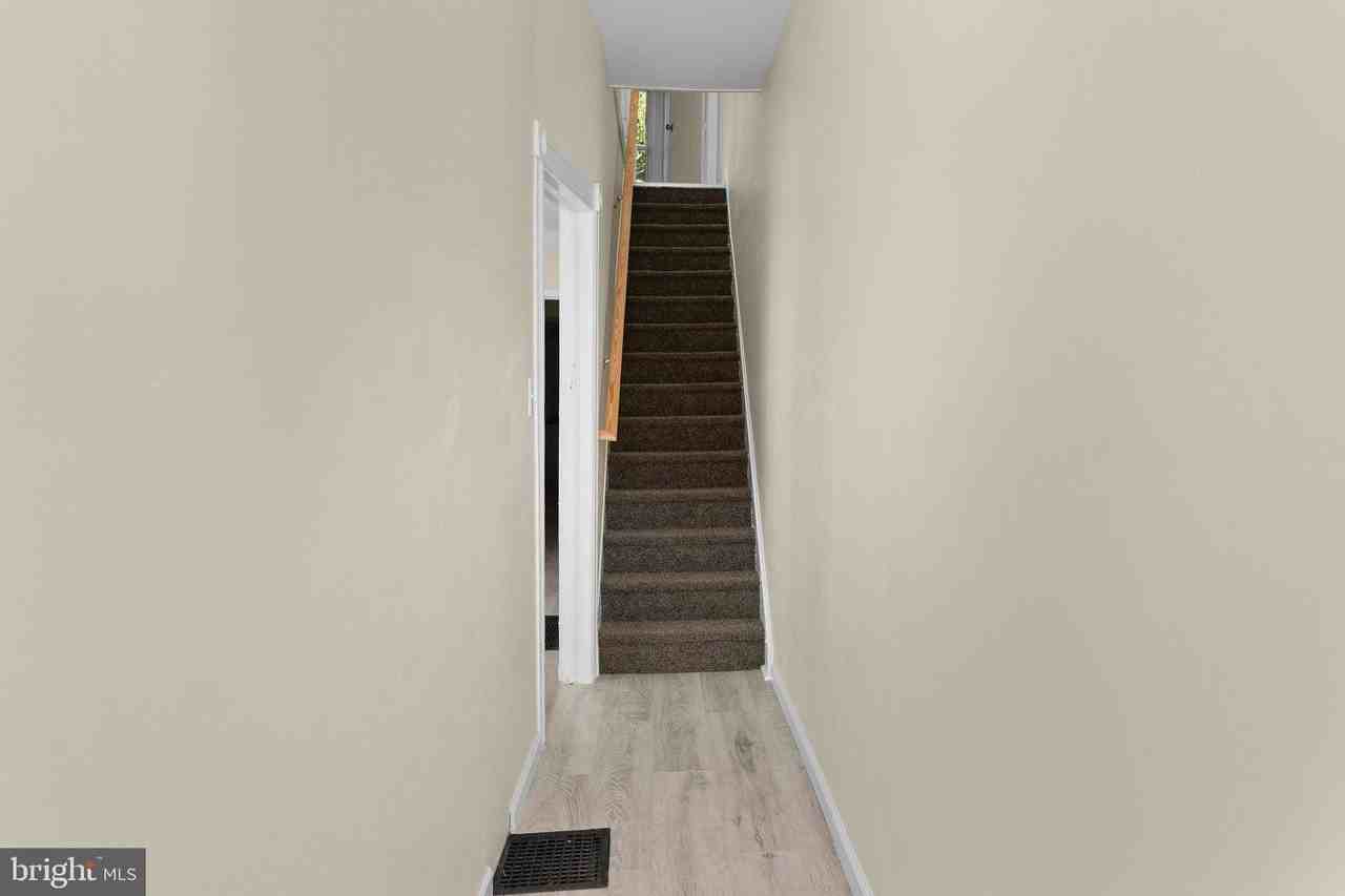 28 Poplar St - Photo 3 of 21