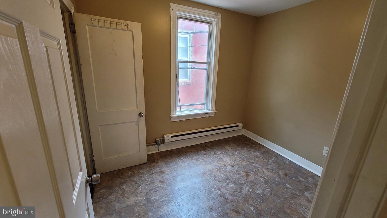 410 N 6th St #2R - Photo 5 of 10