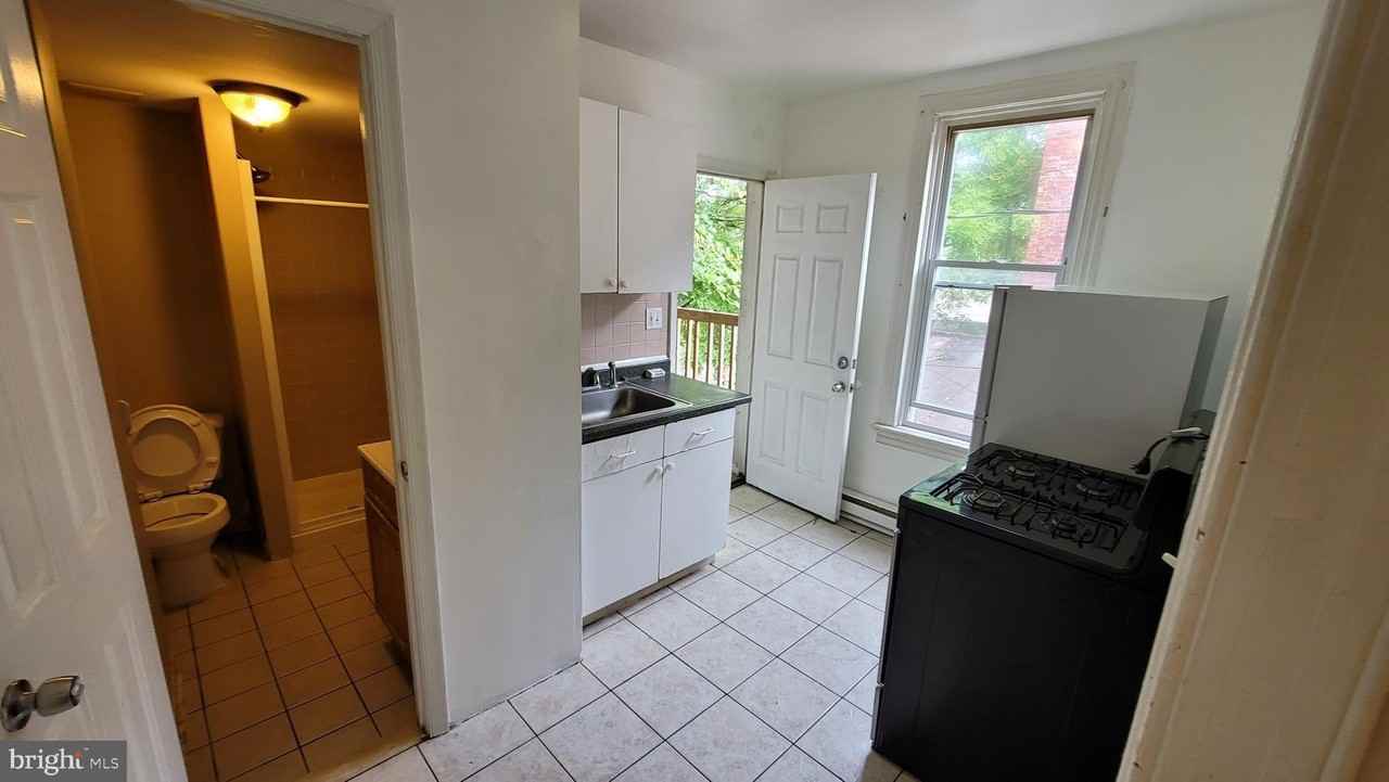 410 N 6th St #2R - Photo 7 of 10