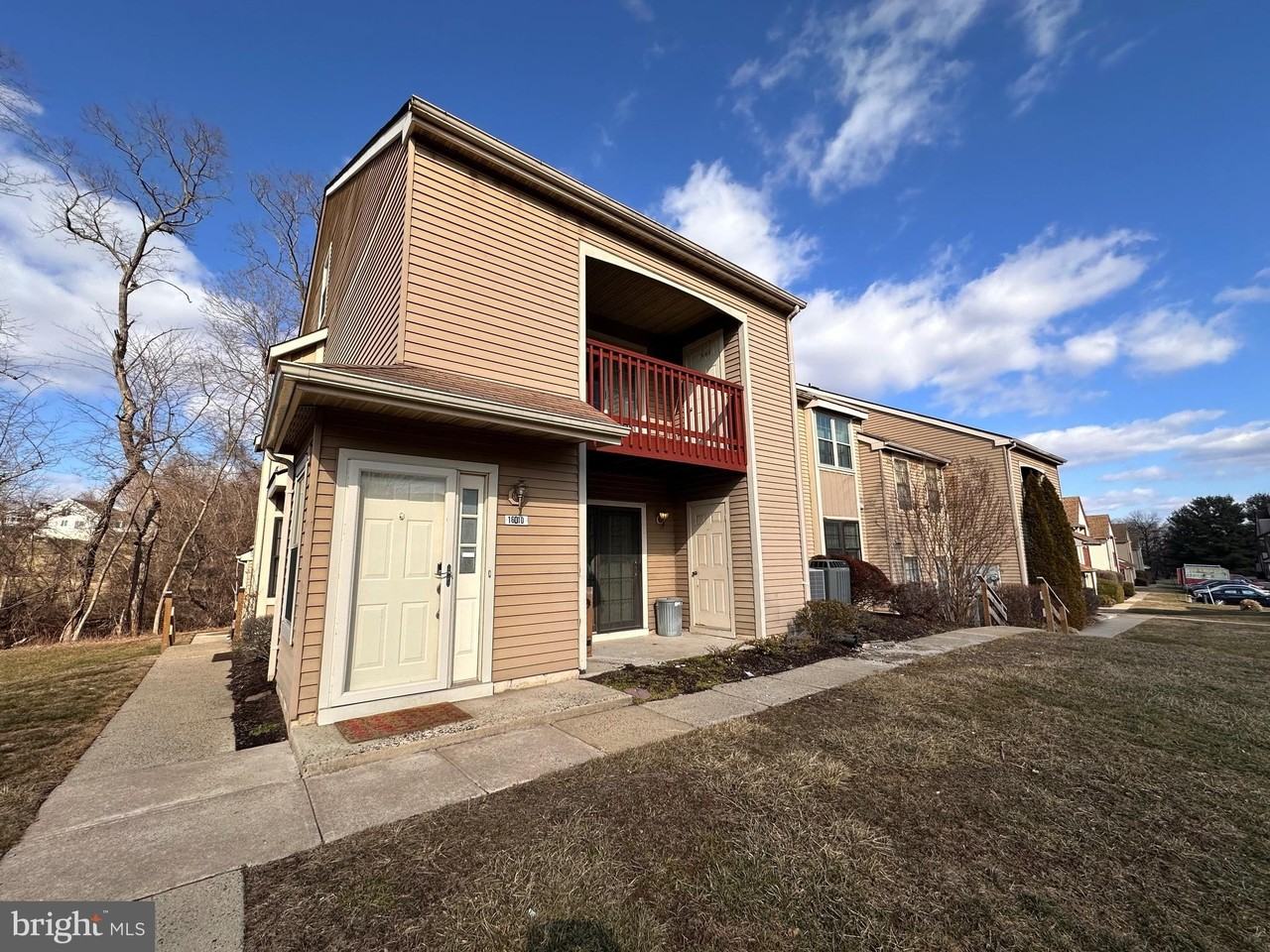 16012 Clark Ct - Photo 2 of 13