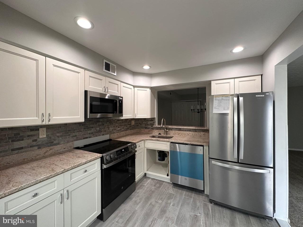 16012 Clark Ct - Photo 3 of 13