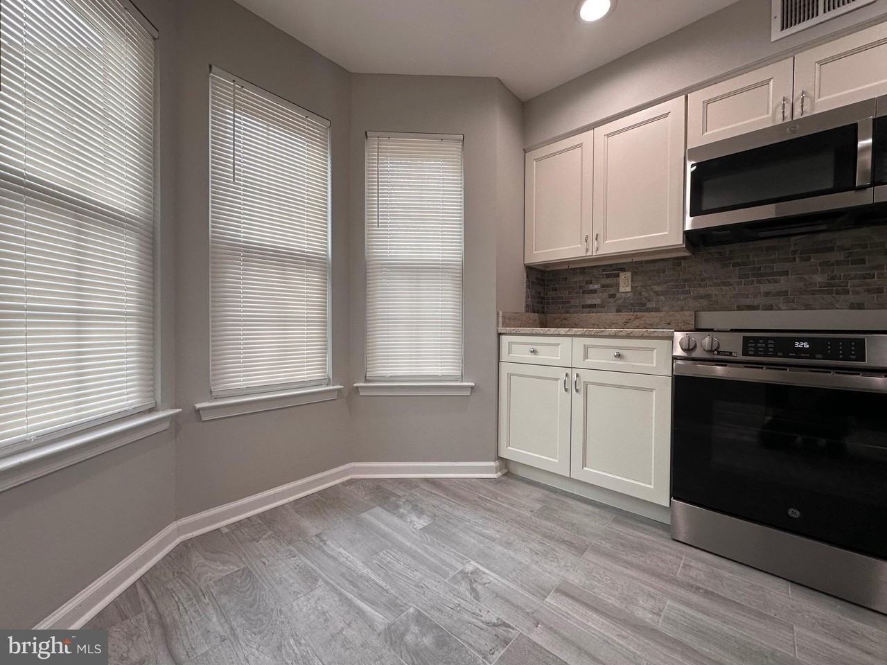 16012 Clark Ct - Photo 4 of 13
