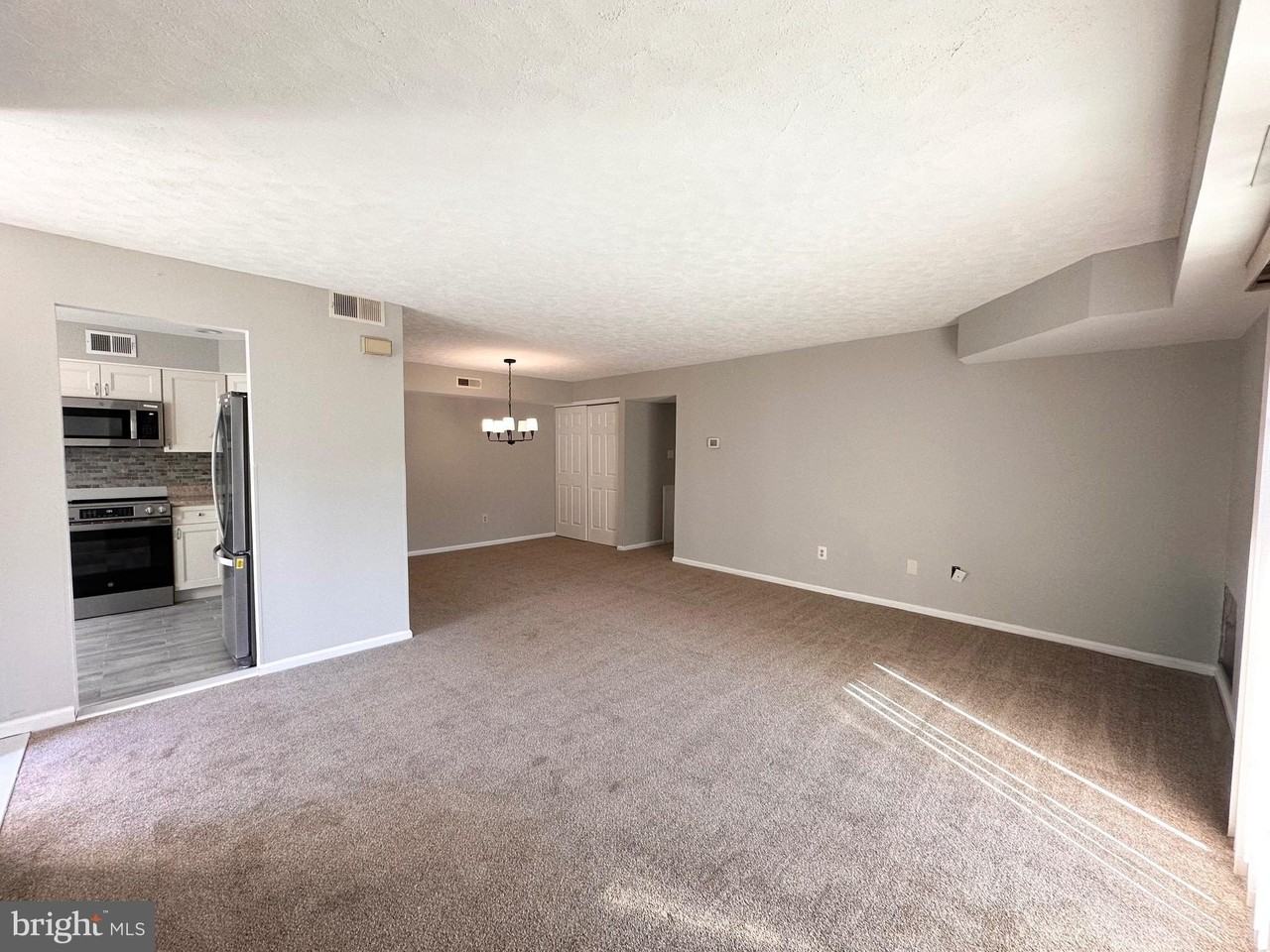 16012 Clark Ct - Photo 5 of 13