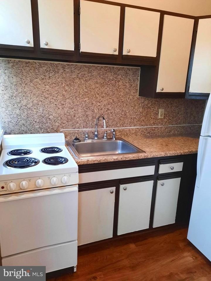 12 S Filbert St #B15 - Photo 4 of 9