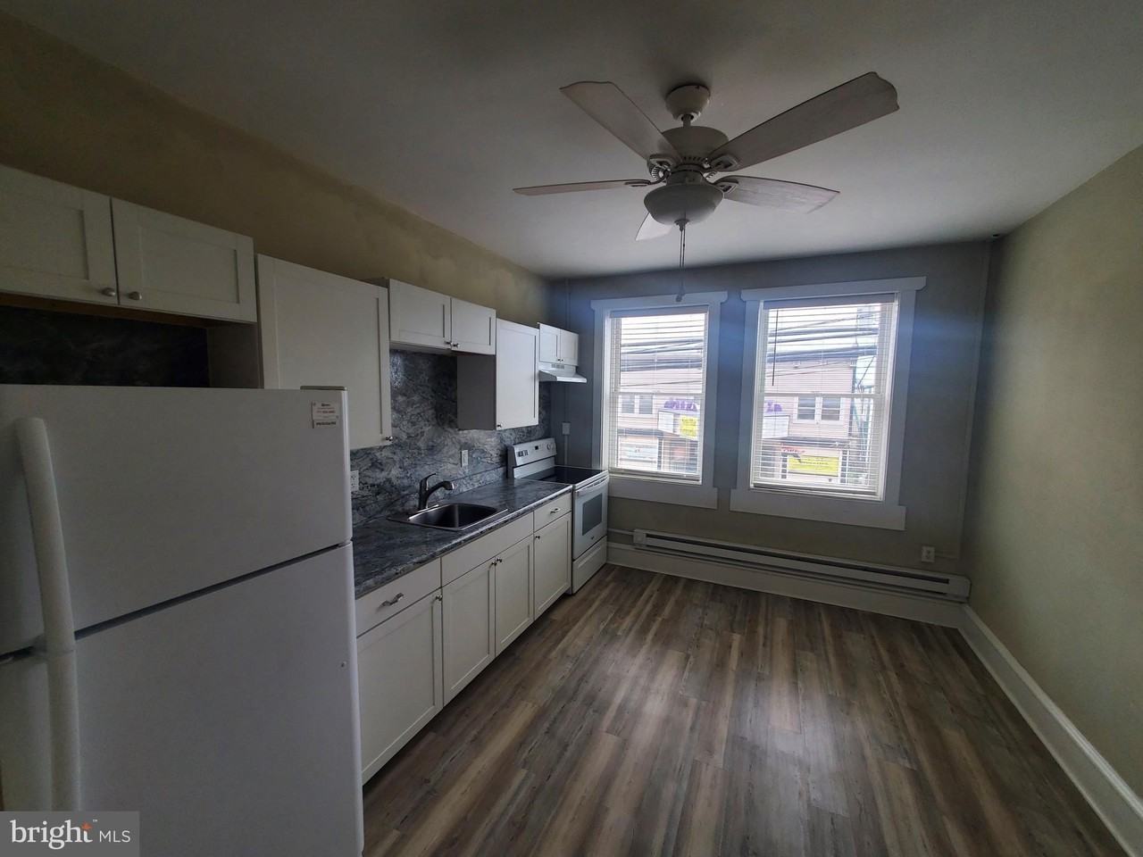 135 E Main St Apt 2 - Photo 2 of 4